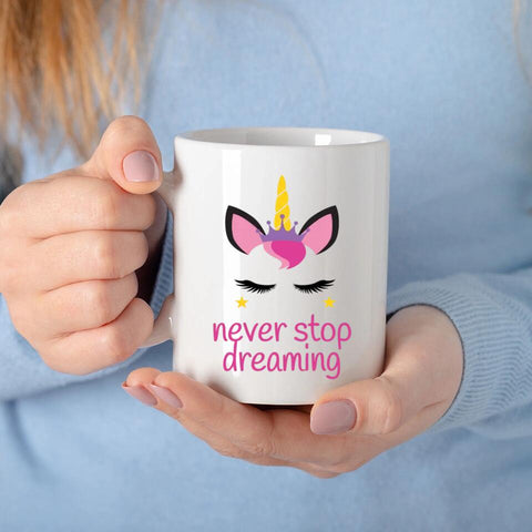 Einhorn Tasse mit Text auf Englisch "never stop dreaming"