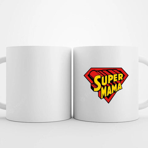 Weiße Keramiktasse mit Super Mama Motiv bedruckt auf der Vorderseite. Die andere Seite kann mit eigenem Text oder Bild bedruckt werden.